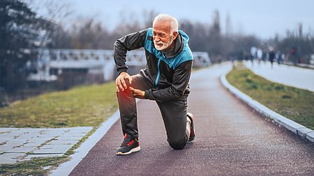 A dor no joelho quando se ajoelha pode ocorrer devido a uma inflamação da cápsula articular